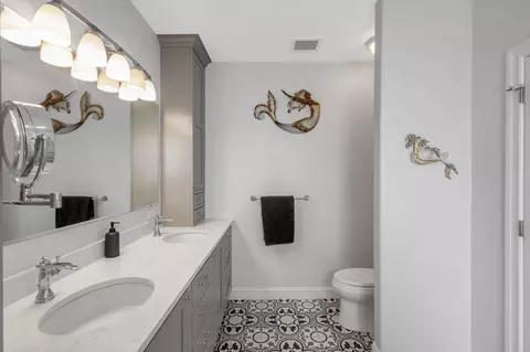 Bath - 22 K Street St #301, Hampton, NH 03842 photo 4 of 8