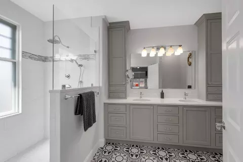 Bath - 22 K Street St #301, Hampton, NH 03842 photo 1 of 8