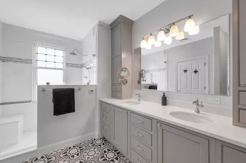 Bath - 22 K Street St #301, Hampton, NH 03842 photo 5 of 8