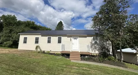 87 Speedwell Dr, Lyndonville, VT 05851