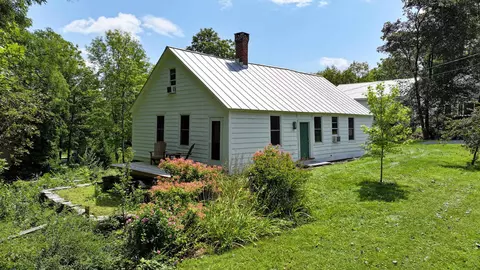 215 School St, Shoreham, VT 05770