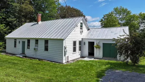 215 School St, Shoreham, VT 05770