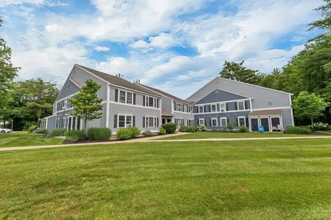 616 Springbrook Cir, Portsmouth, NH 03801