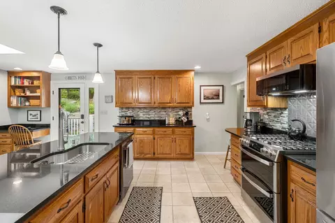 Kitchen - 24 Ministerial Rd, Windham, NH 03087 photo 4 of 7