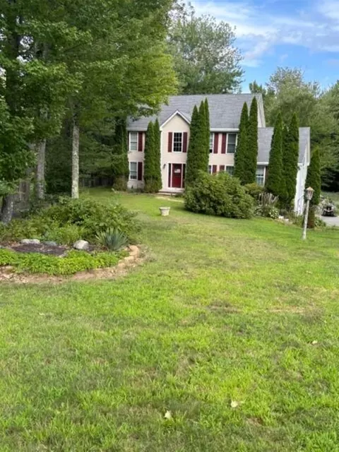 28 Chelsea Ct, Henniker, NH 03242