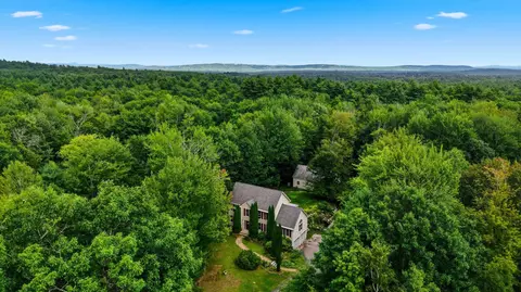 28 Chelsea Ct, Henniker, NH 03242