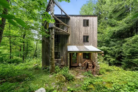 55 Stuart Ln, Waterbury, VT 05676