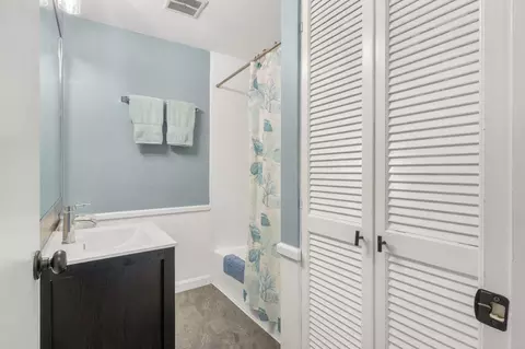 Bath - 41 Boulder Brook Dr #7, Exeter, NH 03833 photo 3 of 7