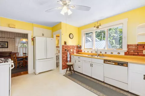 Kitchen - 28 Pine St, Rockingham, VT 05101 photo 1 of 4