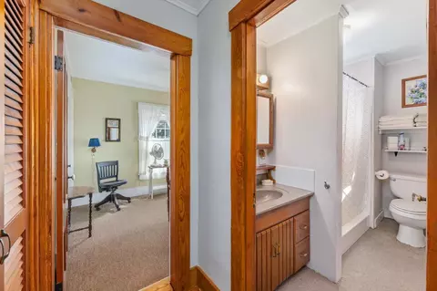 Entry Way - 28 Pine St, Rockingham, VT 05101 photo 2 of 4