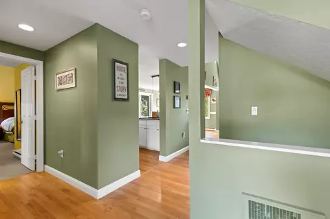 Entry Way - 9 Loon Rd, Meredith, NH 03253 photo 2 of 2