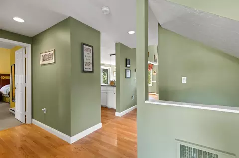 Entry Way - 9 Loon Rd, Meredith, NH 03253 photo 2 of 2