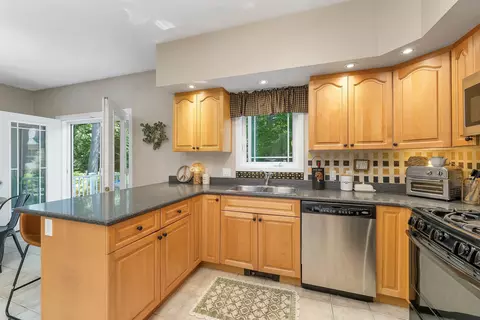 Kitchen - 6 Eagle Trce, Wolfeboro, NH 03894 photo 3 of 3