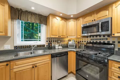 Kitchen - 6 Eagle Trce, Wolfeboro, NH 03894 photo 2 of 3