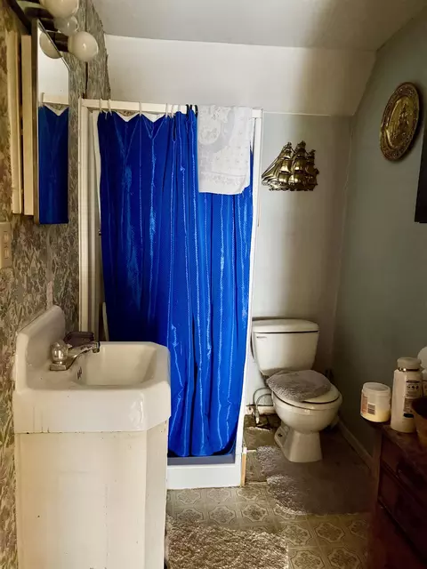 Bath - 9 Cedar St, Barre, VT 05641 photo 2 of 2