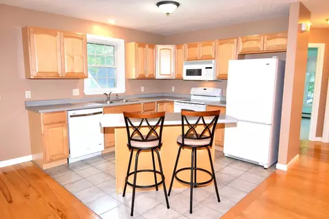 9 New St # B, Saint Albans, VT 05478