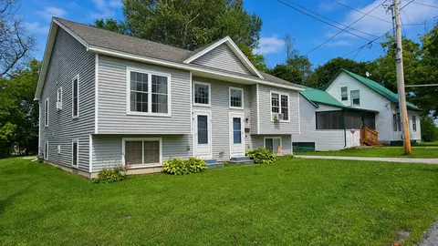 9 New St # A, Saint Albans, VT 05478