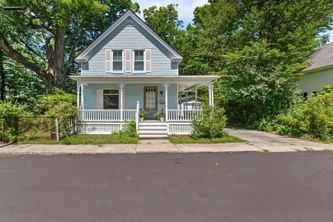 11 Edgewood St, Claremont, NH 03743