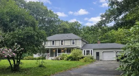 12 King Henry Dr, Londonderry, NH 03053