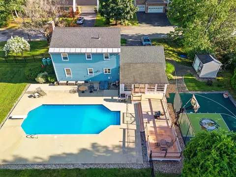 214 Walnut Hill Ave, Manchester, NH 03104