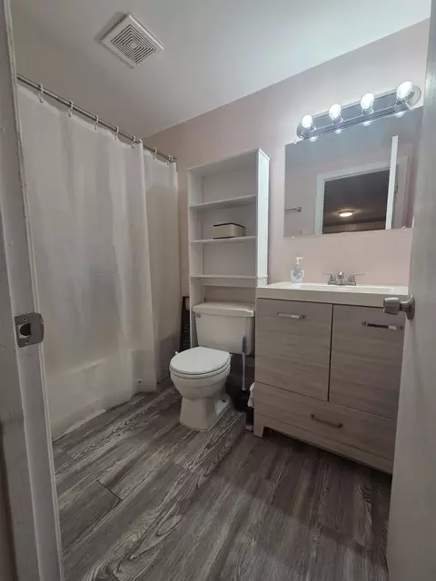 Bath - 12 E Side Dr #405, Concord, NH 03301 photo 2 of 3