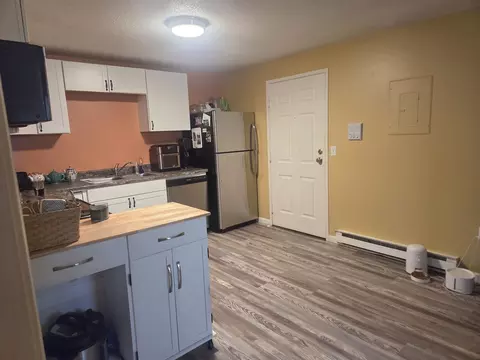 Kitchen - 12 E Side Dr #405, Concord, NH 03301 photo 5 of 6