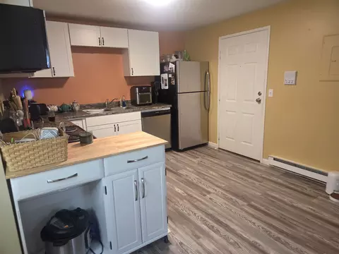 Kitchen - 12 E Side Dr #405, Concord, NH 03301 photo 3 of 6