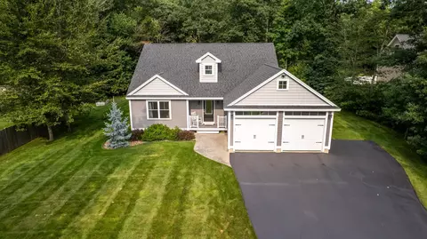 3 Chestnut Way, Lee, NH 03861