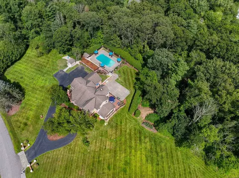 3 Burleigh Ter, Bedford, NH 03110