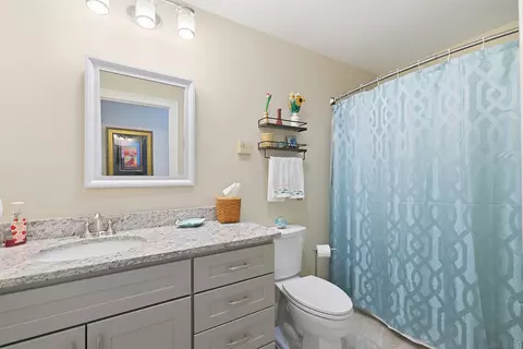 Bath - 17 Cypress Cir, Exeter, NH 03833 photo 4 of 4