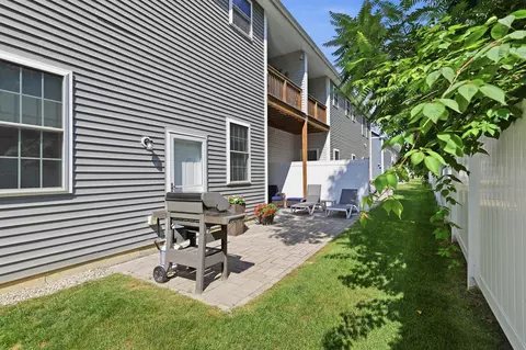 Exterior - 17 Cypress Cir, Exeter, NH 03833 photo 5 of 9