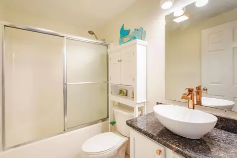 Bath - 35 Ashworth Ave #3, Hampton, NH 03842 photo 4 of 4