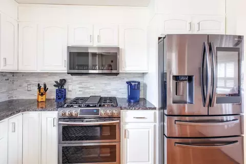 Kitchen - 35 Ashworth Ave #3, Hampton, NH 03842 photo 3 of 6