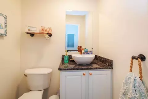 Bath - 35 Ashworth Ave #3, Hampton, NH 03842 photo 1 of 4