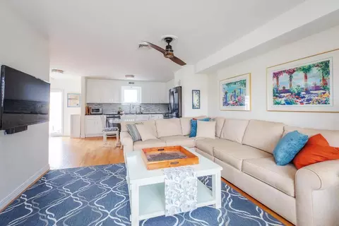Living - 35 Ashworth Ave #3, Hampton, NH 03842 photo 3 of 4