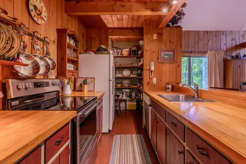 Kitchen - 23 Loop Rd #10, Winhall, VT 05340 photo 2 of 4