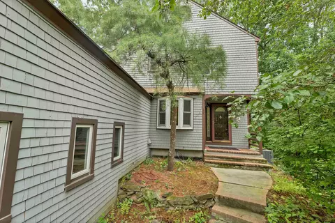 9 Kipford Way, Nashua, NH 03063