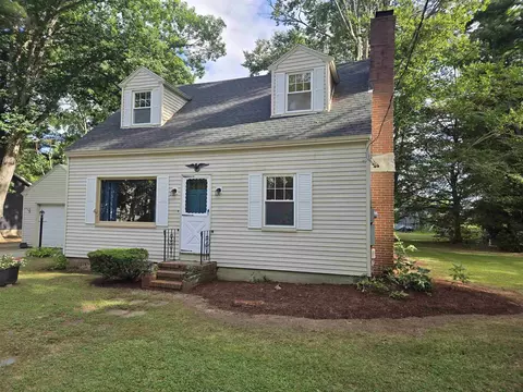 22 Oak St, Rochester, NH 03839