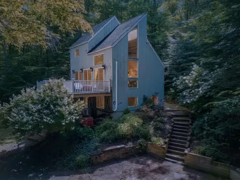136 Summit Dr, Campton, NH 03223