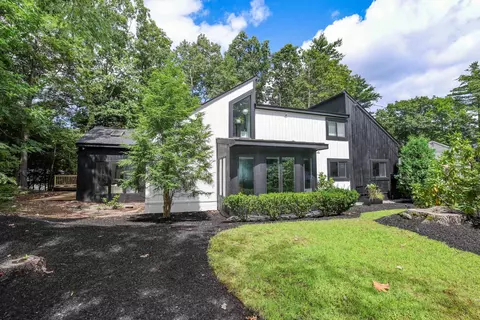 10 Deacon Dr, Nashua, NH 03063