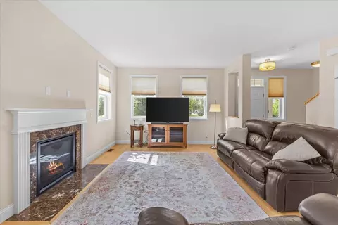 Living - 285 Zephyr Rd, Williston, VT 05495 photo 3 of 4