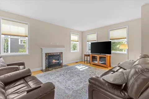 Living - 285 Zephyr Rd, Williston, VT 05495 photo 2 of 4