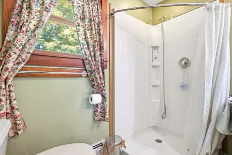 Bath - 89 Prescott Rd, Brentwood, NH 03833 photo 3 of 4