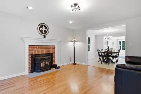 Living - 7 Westview Rd, Brookline, NH 03033 photo 2 of 5