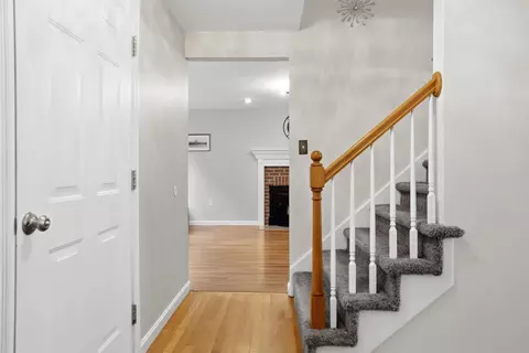 Entry Way - 7 Westview Rd, Brookline, NH 03033 photo 3 of 5