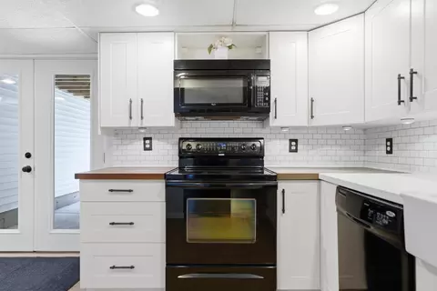 Kitchen - 7 Westview Rd, Brookline, NH 03033 photo 4 of 6