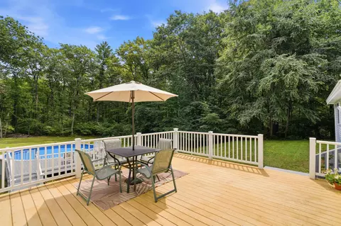 Exterior - 7 Westview Rd, Brookline, NH 03033 photo 5 of 15
