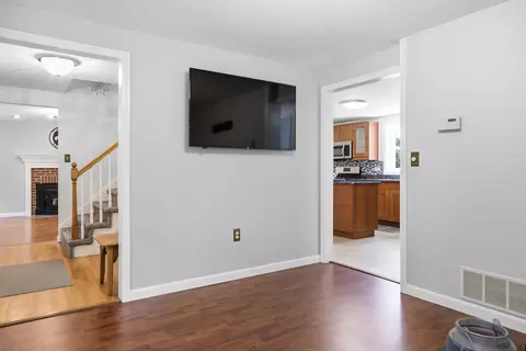 Entry Way - 7 Westview Rd, Brookline, NH 03033 photo 2 of 5