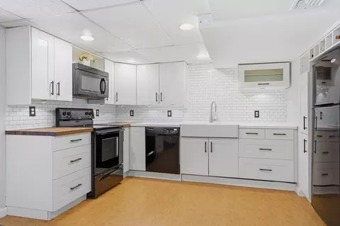 Kitchen - 7 Westview Rd, Brookline, NH 03033 photo 5 of 6