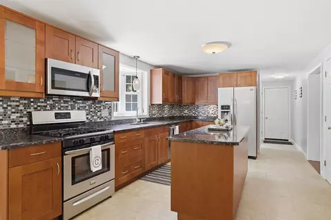 Kitchen - 7 Westview Rd, Brookline, NH 03033 photo 1 of 6